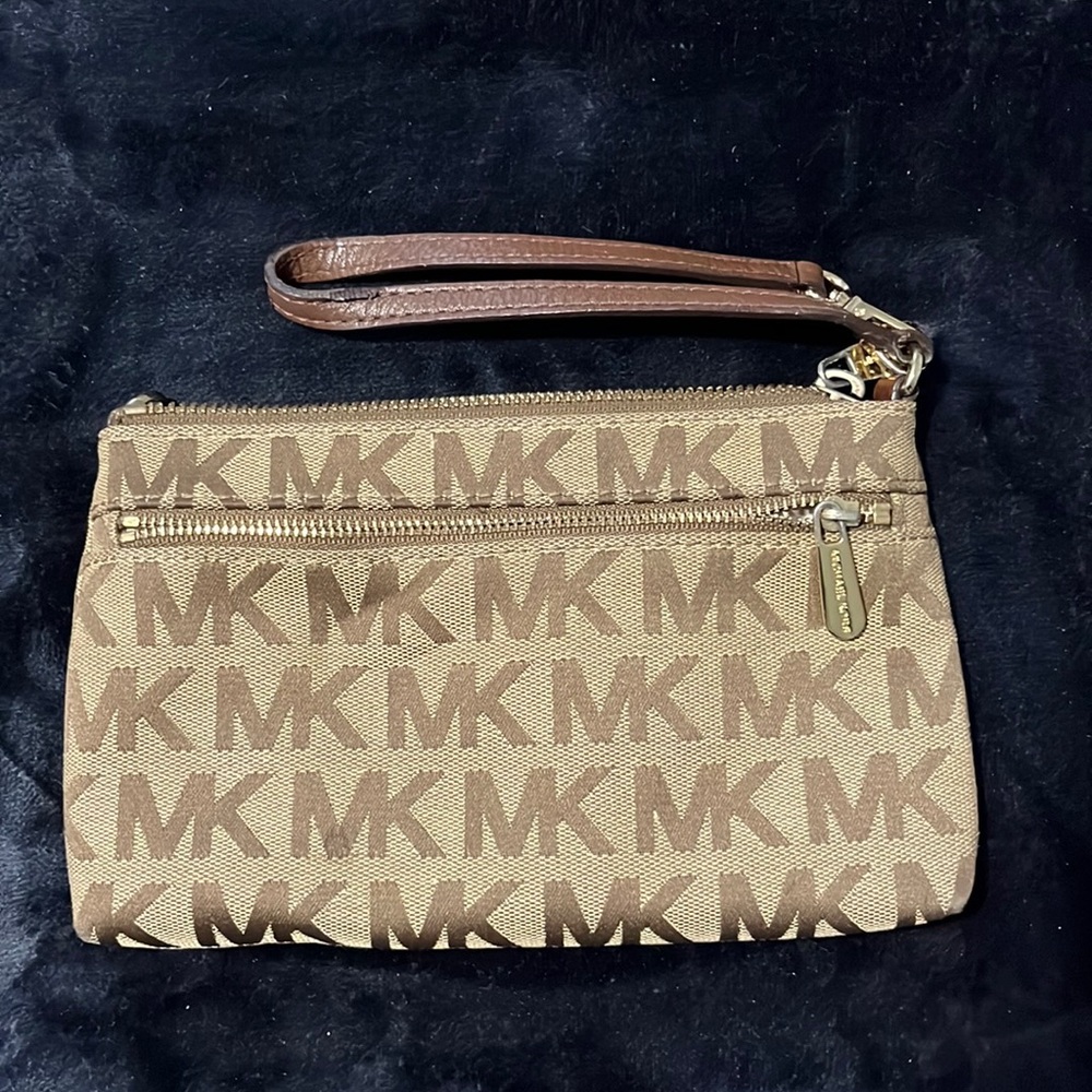 Michael Kors wristlet